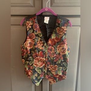 Bobbie Brooks vest in great condition. Size medium.